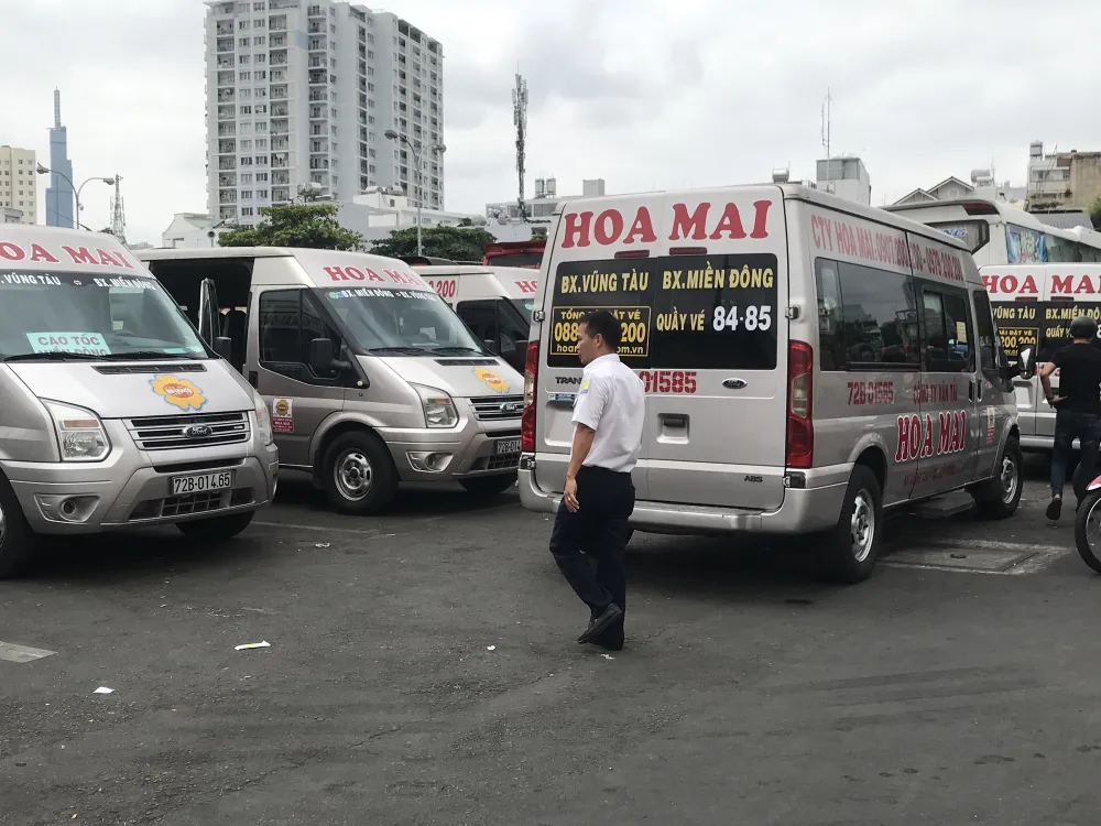 Bến xe vắng khách ảnh 6