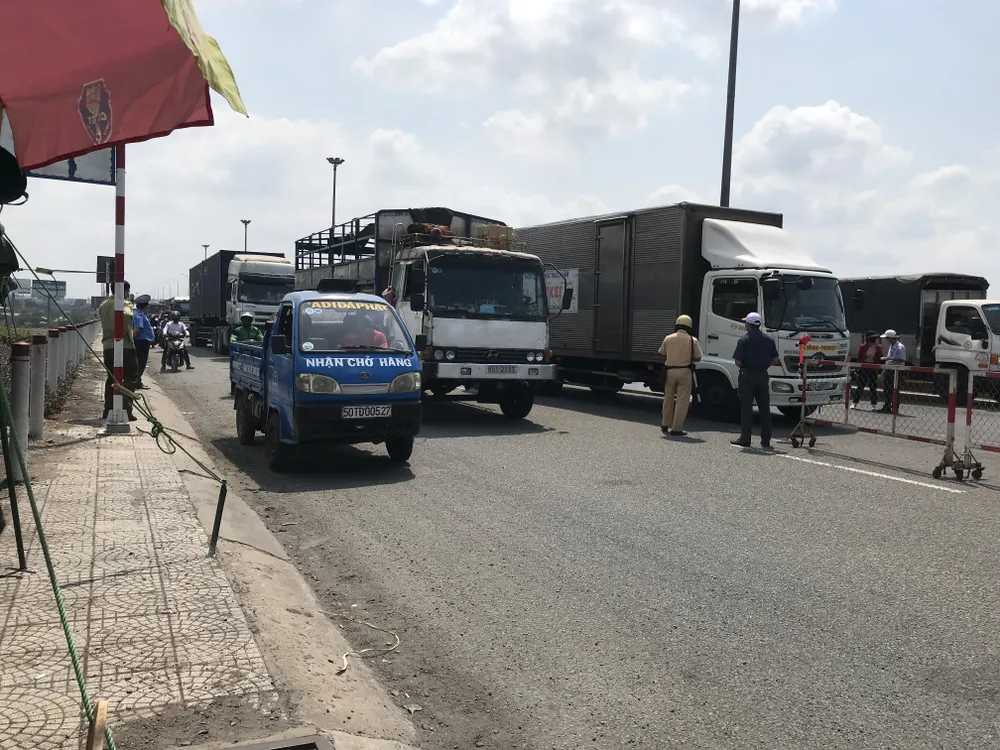 Ngày thứ 2 lực lượng liên ngành kiểm soát người vào TPHCM ảnh 2