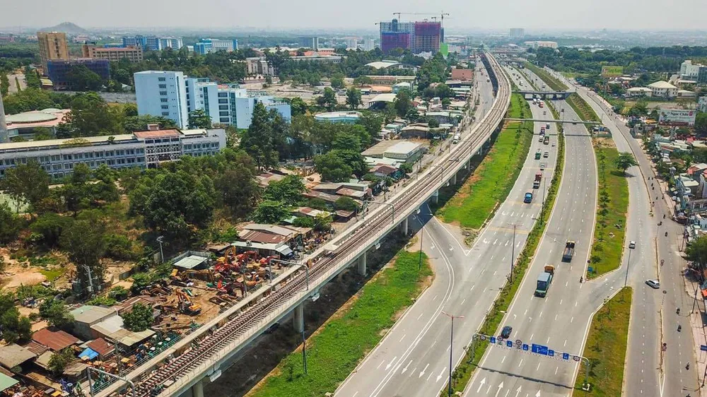 Phấn đấu cuối năm 2021 đưa vào vận hành thương mại tuyến metro số 1 Bến Thành - Suối Tiên  ảnh 4