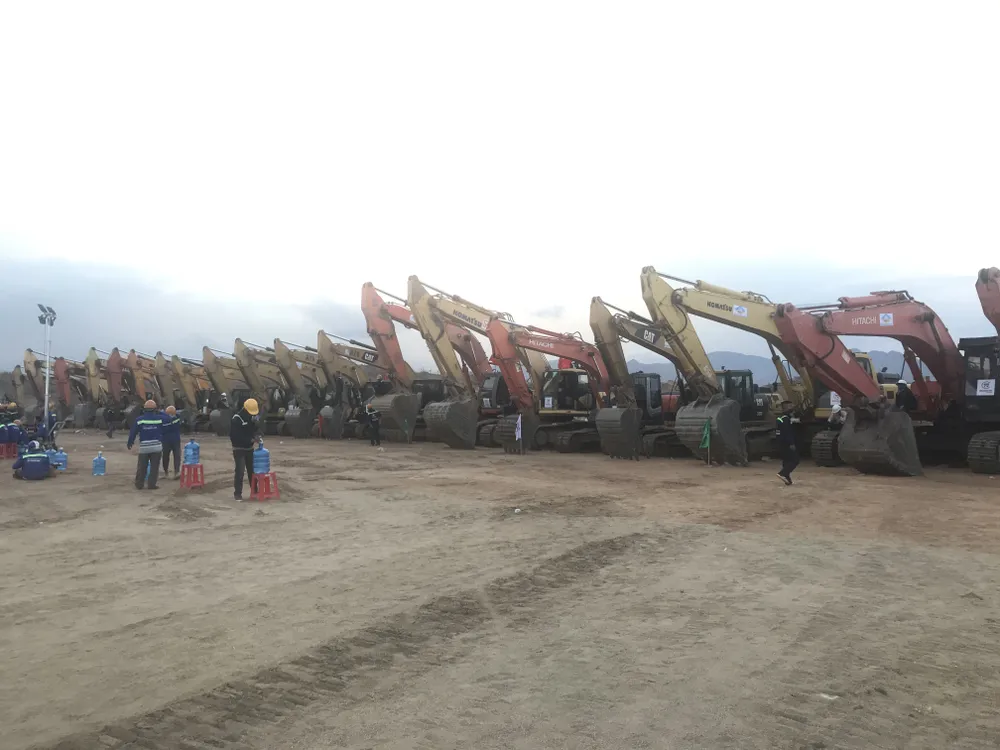 Thi đua 102 ngày đêm hoàn thành dự án Nhà máy điện mặt trời Trung Nam – Thuận Nam ảnh 1