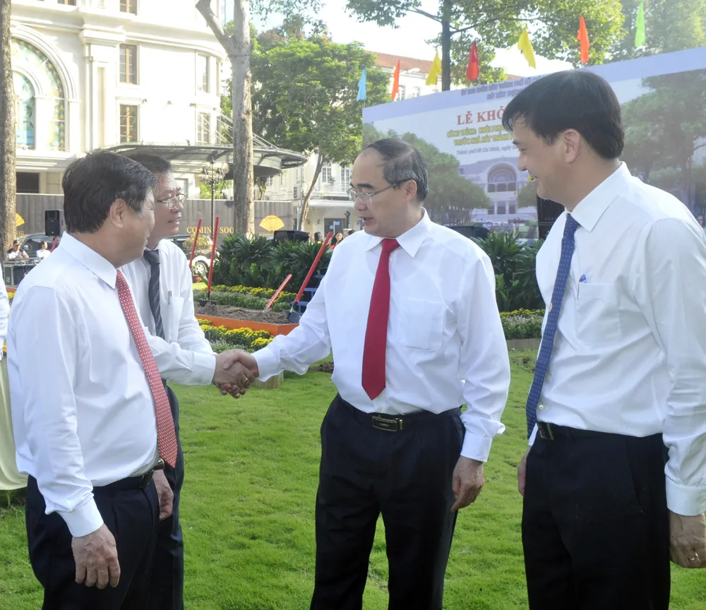 Bí thư Nguyễn Thiện Nhân dự lễ khởi công công trình khôi phục, nâng cấp công viên trước Nhà hát Thành phố ảnh 3