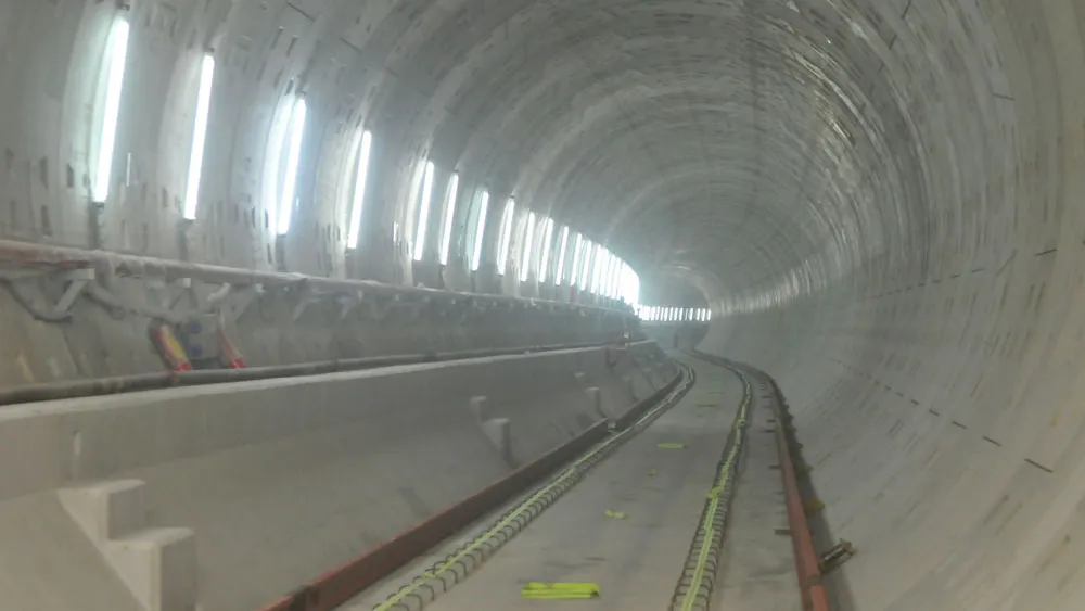 Phó Thủ tướng Phạm Bình Minh thị sát tiến độ thi công tuyến metro Bến Thành - Suối Tiên ảnh 2