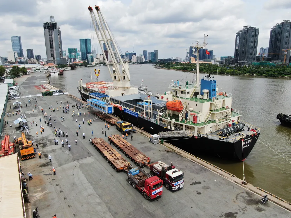 Các toa đầu tiên của metro số 1 (Bến Thành - Suối Tiên) cập cảng Khánh Hội ảnh 10