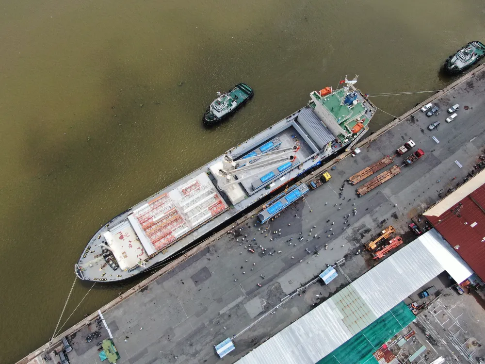 Các toa đầu tiên của metro số 1 (Bến Thành - Suối Tiên) cập cảng Khánh Hội ảnh 9