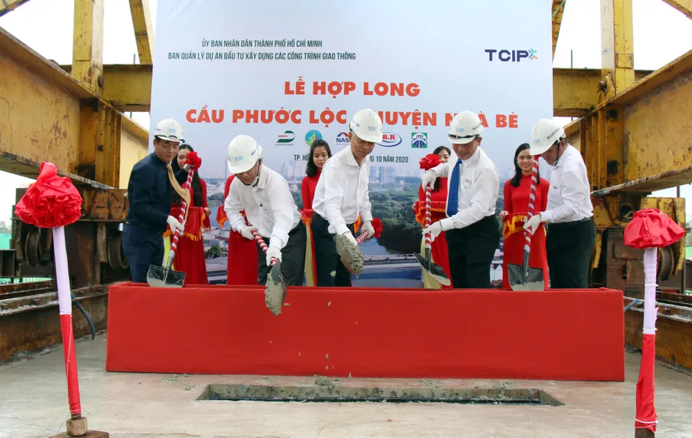 Hợp long cầu Phước Lộc huyện Nhà Bè sau 8 năm thi công ảnh 1