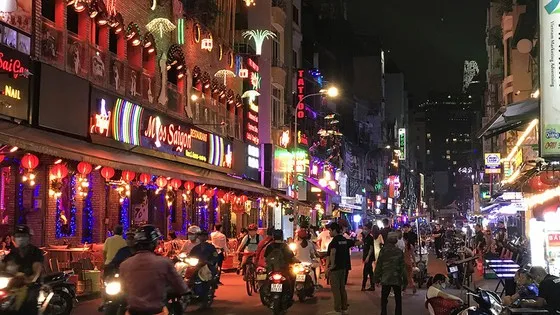“Kinh tế đêm” là sản phẩm trọng tâm trong chiến lược phát triển du lịch TPHCM đến năm 2030 ảnh 2