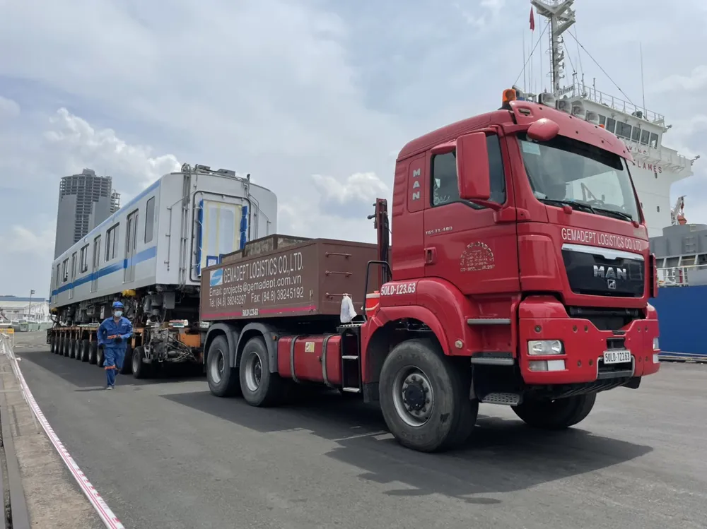 Hai đoàn tàu số 6, 7 ​của tuyến metro số 1 đã cập cảng Khánh Hội ảnh 4