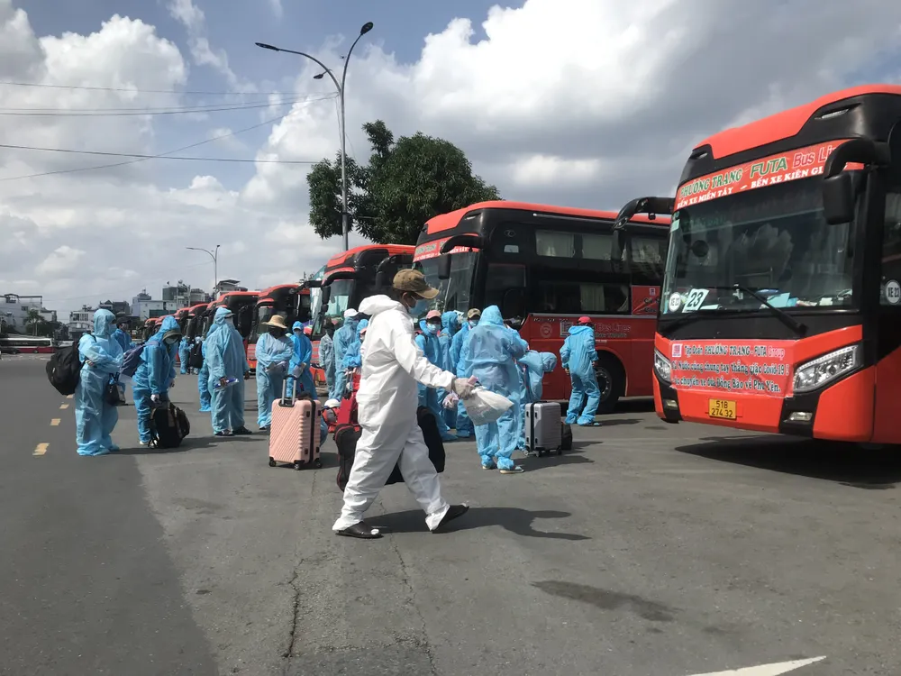 Chiều 3-8, đưa 600 người dân Phú Yên từ TPHCM về quê ảnh 2