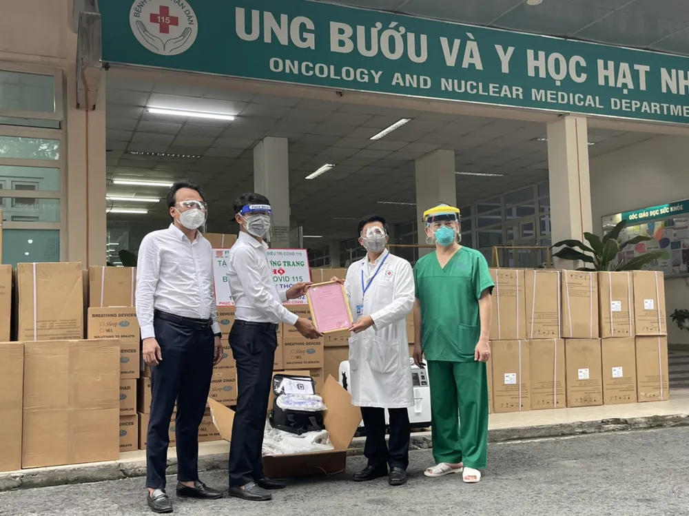 Tập đoàn Phương Trang tặng hàng ngàn máy tạo oxy chống dịch Covid-19 ảnh 1