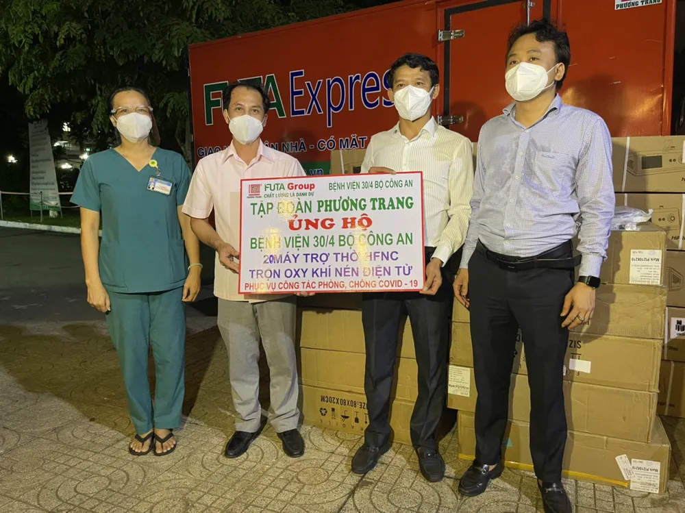 Tập đoàn Phương Trang hỗ trợ 2.117 thiết bị y tế chống dịch Covid-19 ảnh 1