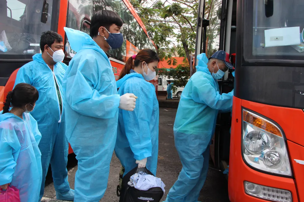 Phú Yên, Vĩnh Long tiếp tục đưa người dân về quê ảnh 3