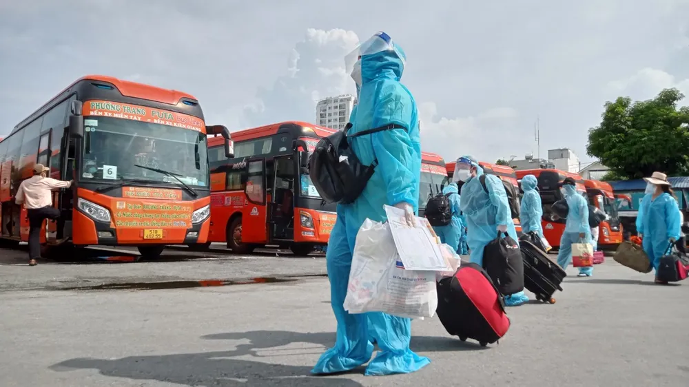 Phương Trang đón gần 30.000 người dân các tỉnh từ các vùng dịch về quê an toàn ảnh 1
