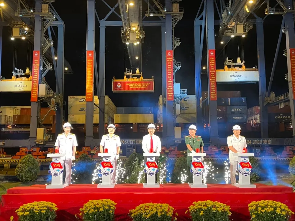 Phát lệnh làm hàng đầu Xuân Nhâm Dần tại cảng Tân Cảng - Cát Lái  ​ ảnh 1