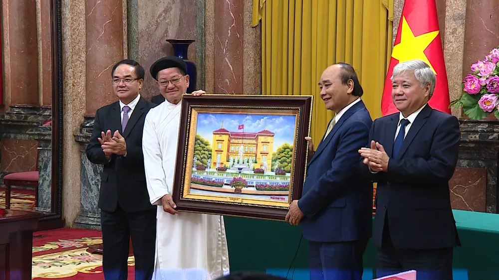 Chủ tịch nước tiếp đoàn chức sắc các Hội thánh và tổ chức Cao Đài ảnh 3