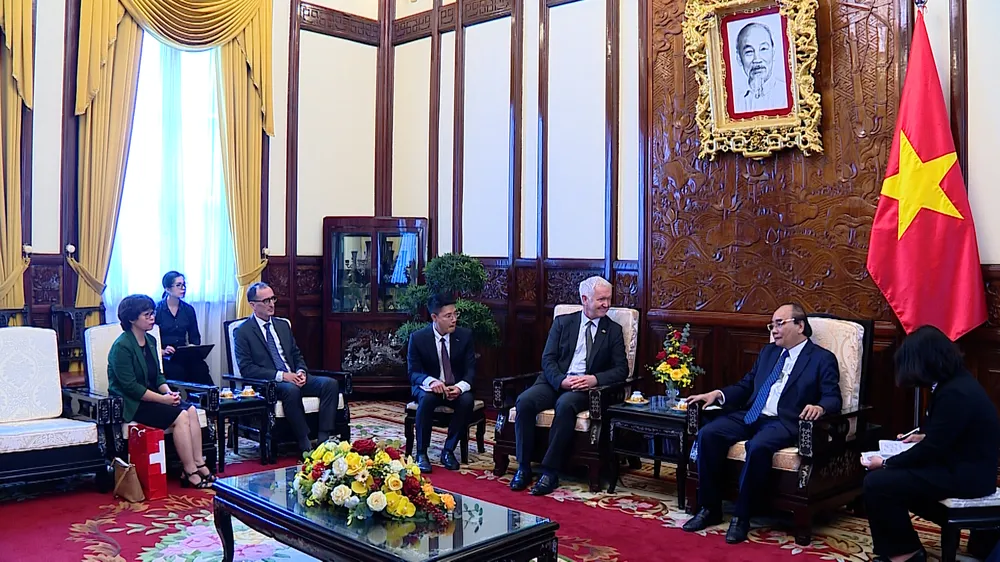 Chủ tịch nước Nguyễn Xuân Phúc tiếp Đại sứ Hà Lan và Đại sứ Thụy Sĩ chào từ biệt ảnh 4