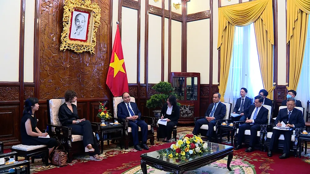 Chủ tịch nước Nguyễn Xuân Phúc tiếp Đại sứ Hà Lan và Đại sứ Thụy Sĩ chào từ biệt ảnh 2