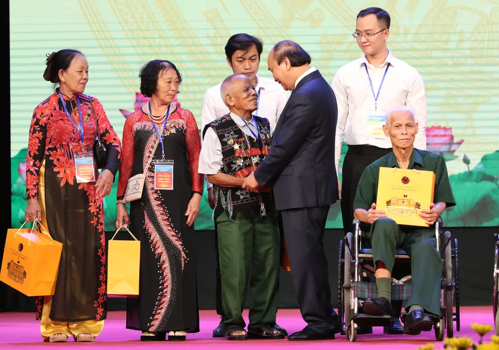 Chủ tịch nước: Đảng và Nhà nước luôn quan tâm chăm sóc gia đình chính sách, đặc biệt là thương binh ảnh 4