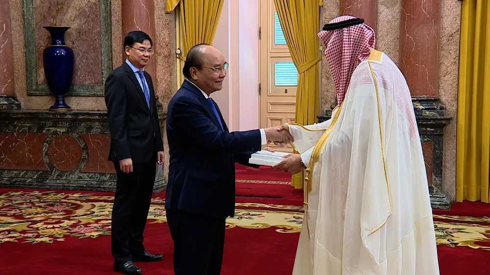 Chủ tịch nước Nguyễn Xuân Phúc tiếp Đại sứ các nước đến trình Quốc thư ảnh 5