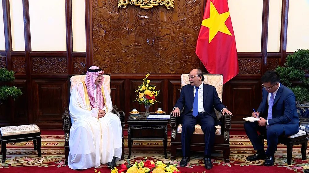 Chủ tịch nước Nguyễn Xuân Phúc tiếp Đại sứ các nước đến trình Quốc thư ảnh 4