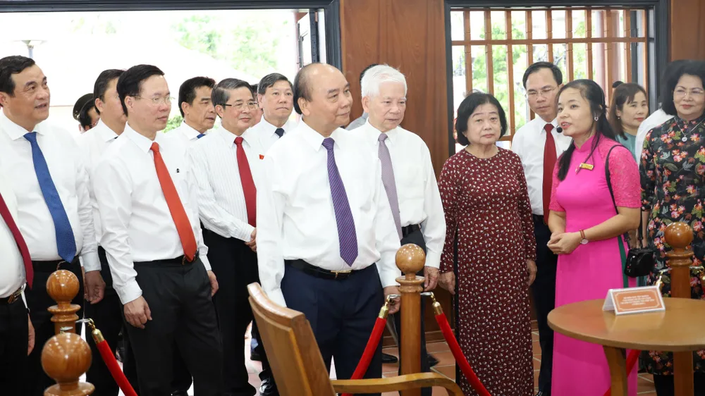 Lãnh đạo Đảng, Nhà nước dâng hương tại Khu lưu niệm Chủ tịch Hội đồng Nhà nước Võ Chí Công ảnh 3