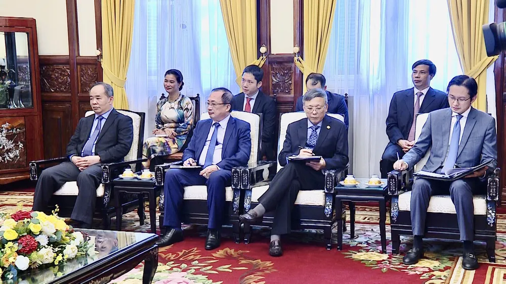 Chủ tịch nước Nguyễn Xuân Phúc tiếp cựu Thủ tướng Israel Ehud Barak  ảnh 3