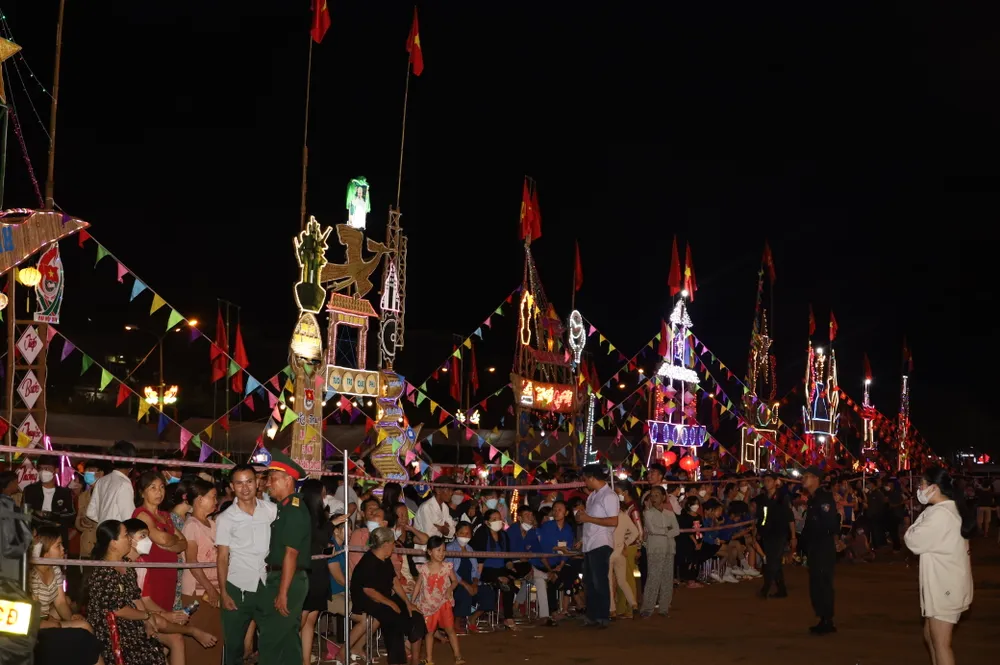 Chủ tịch nước Nguyễn Xuân Phúc dự lễ kỷ niệm 50 năm chiến thắng Cấm Dơi ảnh 7