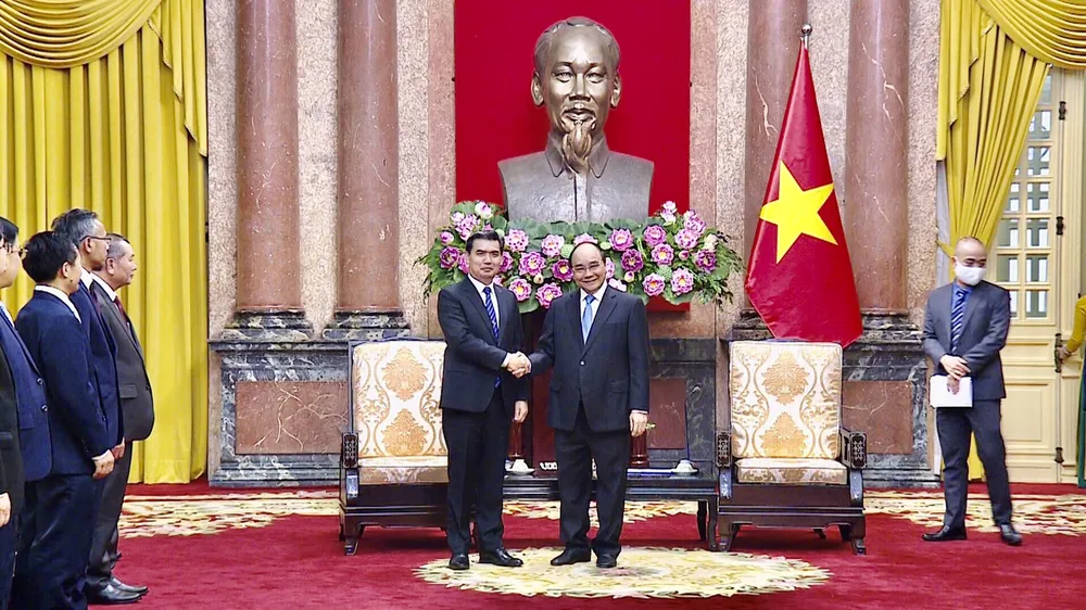 Chủ tịch nước Nguyễn Xuân Phúc tiếp Viện trưởng Viện Kiểm sát nhân dân tối cao Lào Xayxana Khotphouthone ảnh 1