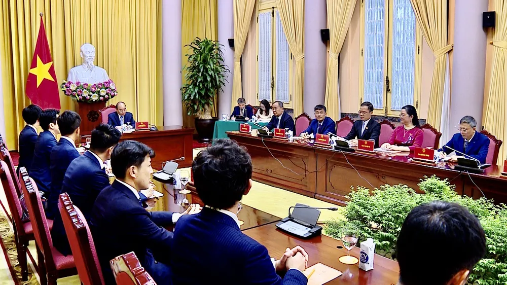 Chủ tịch nước Nguyễn Xuân Phúc tiếp Ban Thanh niên Đảng Dân chủ Tự do Nhật Bản ảnh 2