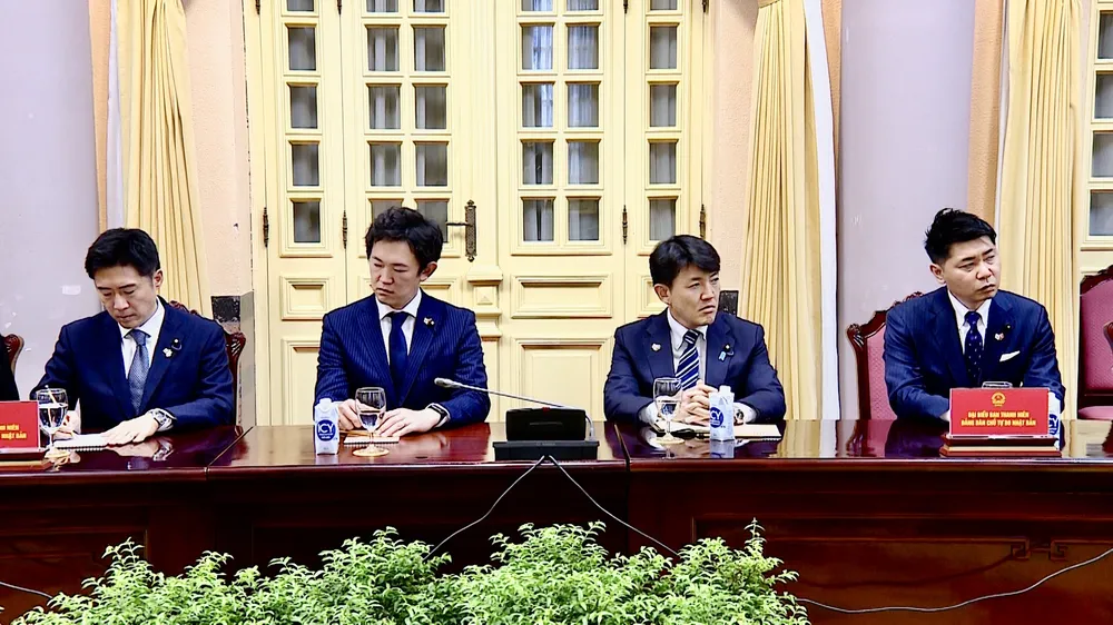 Chủ tịch nước Nguyễn Xuân Phúc tiếp Ban Thanh niên Đảng Dân chủ Tự do Nhật Bản ảnh 4