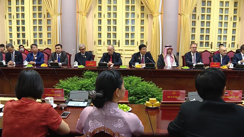 Chủ tịch nước Nguyễn Xuân Phúc tiếp các đoàn khách quốc tế tham dự Đại hội XI - Hội Chữ thập đỏ Việt Nam ảnh 4