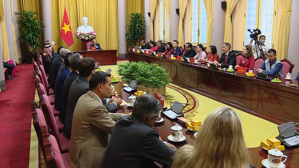 Chủ tịch nước Nguyễn Xuân Phúc tiếp các đoàn khách quốc tế tham dự Đại hội XI - Hội Chữ thập đỏ Việt Nam ảnh 2