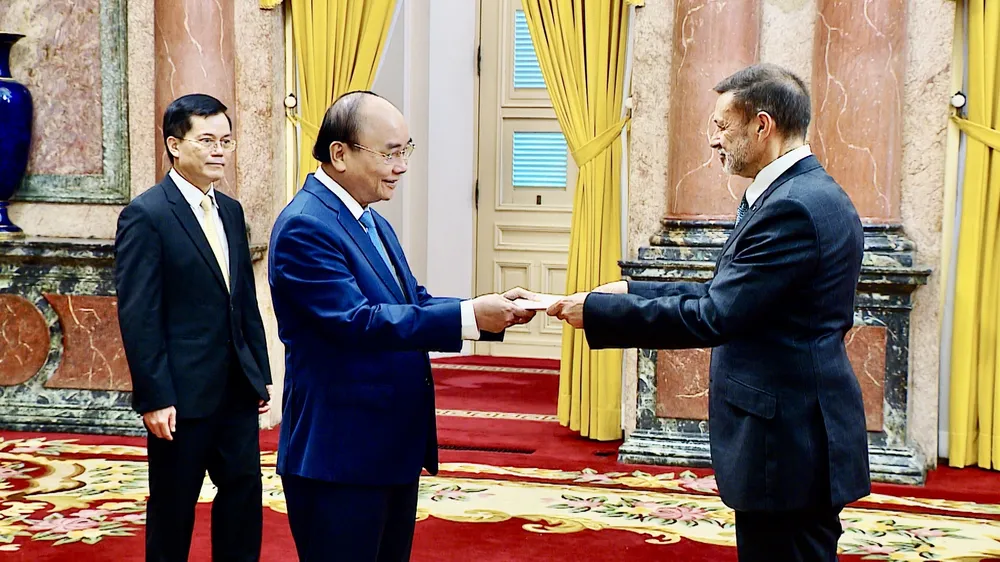 Chủ tịch nước Nguyễn Xuân Phúc tiếp các Đại sứ trình Quốc thư nhận nhiệm kỳ công tác tại Việt Nam ảnh 3