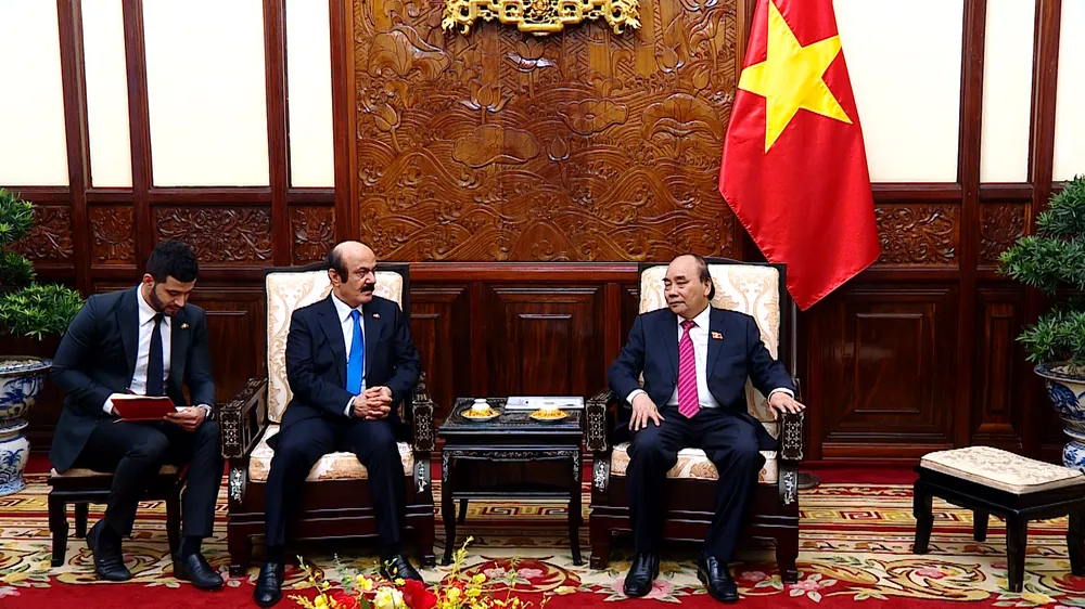 Chủ tịch nước Nguyễn Xuân Phúc tiếp Đại sứ Qatar Mohamed Ismail Al-Emadi chào từ biệt ảnh 1