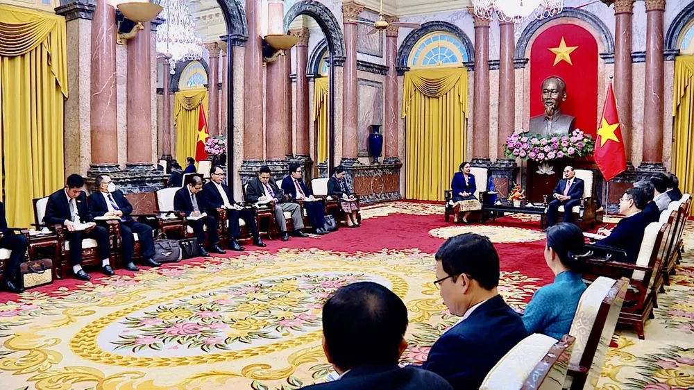 Chủ tịch nước Nguyễn Xuân Phúc tiếp Trưởng Ban Tổ chức Trung ương Đảng Nhân dân Cách mạng Lào ảnh 3