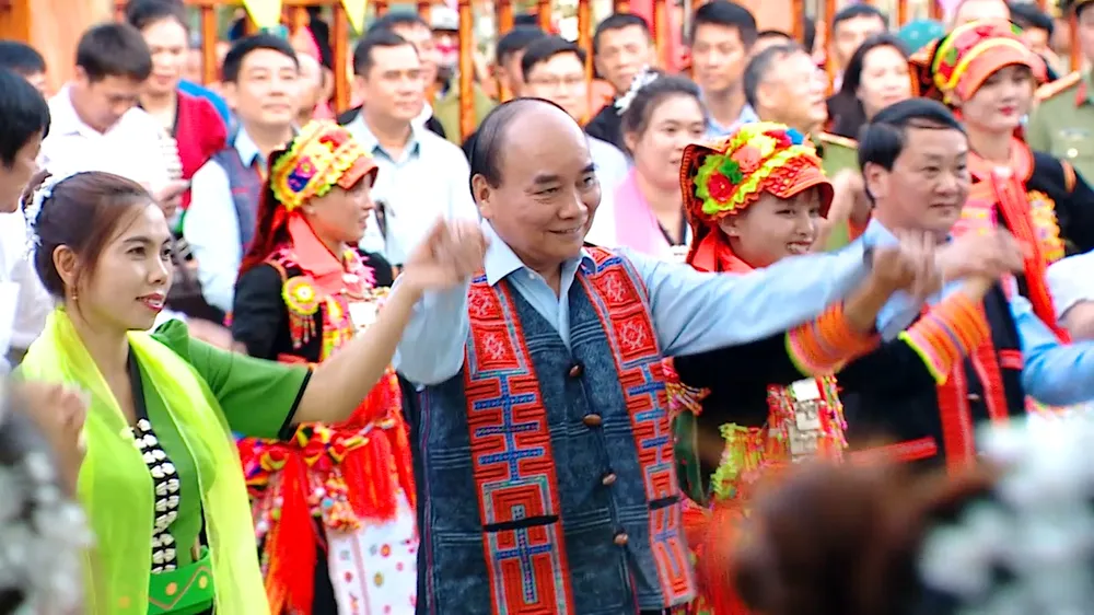 Chủ tịch nước Nguyễn Xuân Phúc dự ngày hội Đại đoàn kết toàn dân tộc tại Lai Châu ảnh 1