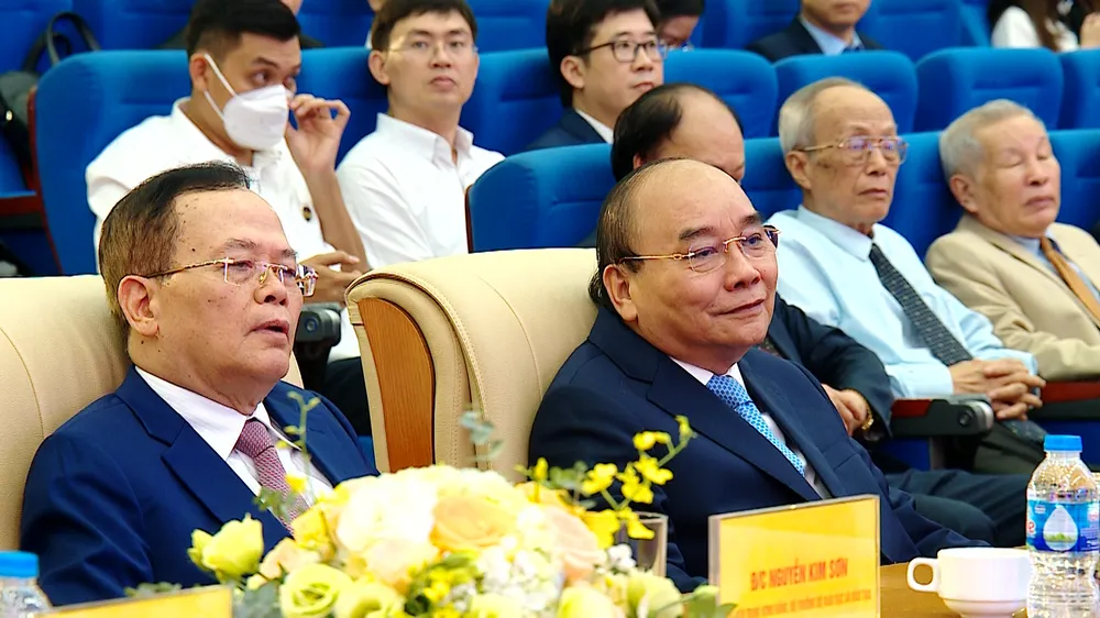 Chủ tịch nước Nguyễn Xuân Phúc dự lễ kỷ niệm 40 năm Ngày Nhà giáo Việt Nam ảnh 1