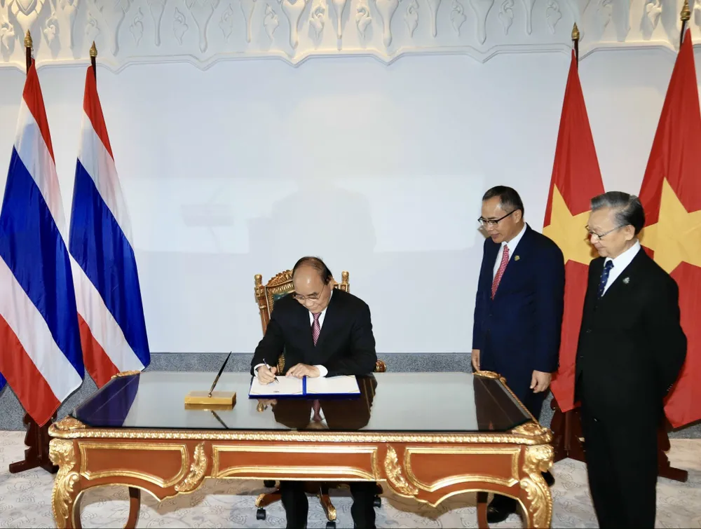 Chủ tịch nước Nguyễn Xuân Phúc hội kiến Chủ tịch Quốc hội Thái Lan Chuan Leekpai ảnh 3