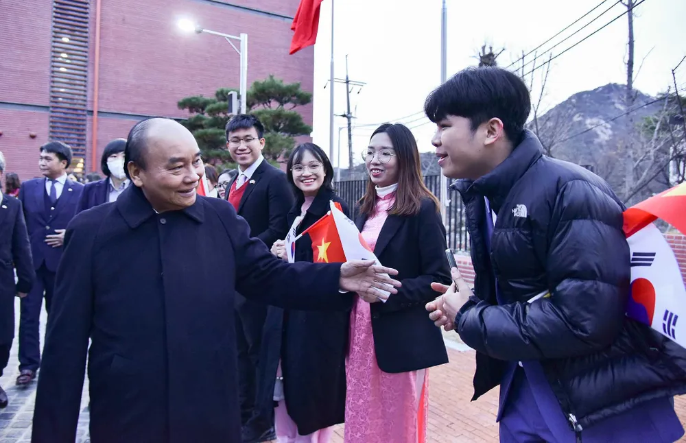 Chủ tịch nước Nguyễn Xuân Phúc: Phát huy trí tuệ của người Việt Nam ở nước ngoài ảnh 2