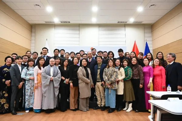 Chủ tịch nước Nguyễn Xuân Phúc: Phát huy trí tuệ của người Việt Nam ở nước ngoài ảnh 4