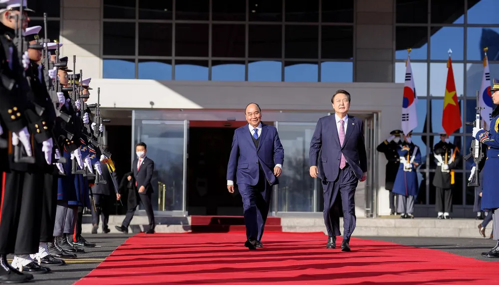 Tổng thống Hàn Quốc đón Chủ tịch nước Nguyễn Xuân Phúc theo nghi thức cao nhất ảnh 1
