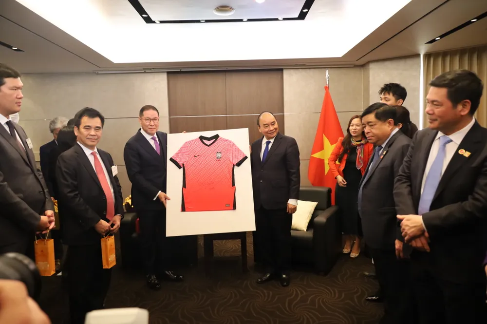 Chủ tịch nước Nguyễn Xuân Phúc tiếp các tập đoàn hàng đầu Hàn Quốc đầu tư vào Việt Nam ảnh 6