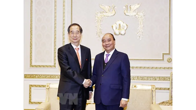 Chủ tịch nước Nguyễn Xuân Phúc hội kiến Thủ tướng Hàn Quốc Han Duck Soo  Chủ tịch nước Nguyễn Xuân Phúc hội kiến Thủ tướng Hàn Quốc Han Duck-soo. Ảnh: TTXVN