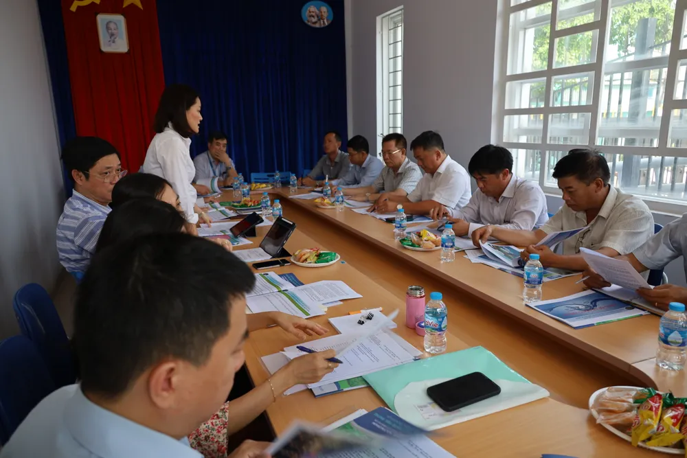 Trưởng Ban Đô thị HĐND TPHCM, Nguyễn Thị Thanh Vân chất vấn hàng loạt vấn đề liên quan vận hành trạm bơm. Ảnh: QUỐC HÙNG