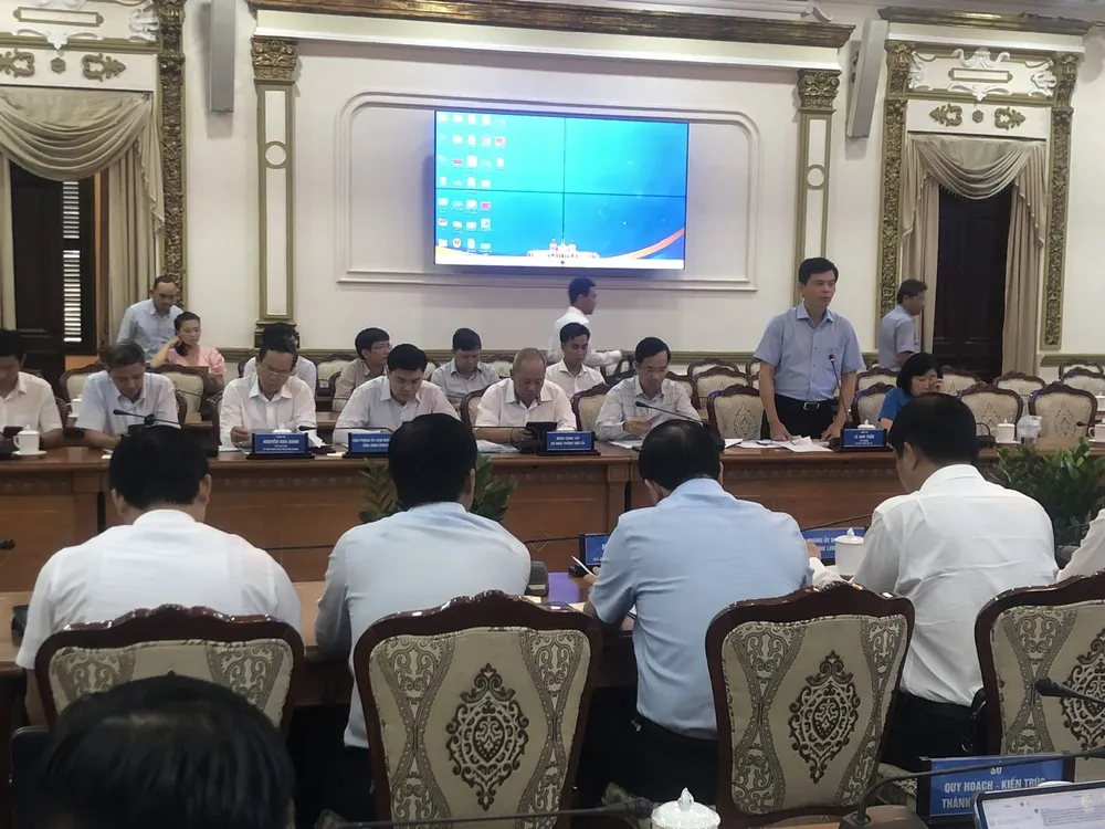 Thứ trưởng Bộ GTVT Lê Anh Tuấn đề nghị các địa phương phối hợp hỗ trợ về vật liệu. Ảnh: QUỐC HÙNG