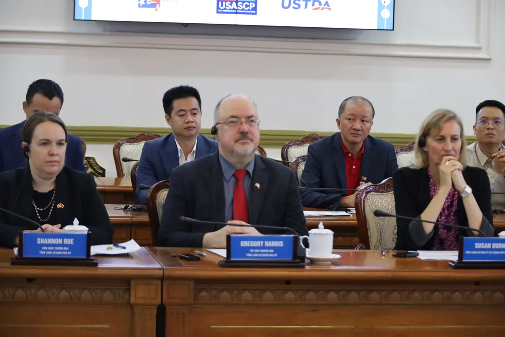 Tổng lãnh sự Hoa Kỳ tại TPHCM, Susan Burns cùng các Tuỳ viên Thương mại tại buổi làm việc. Ảnh: QUỐC HÙNG