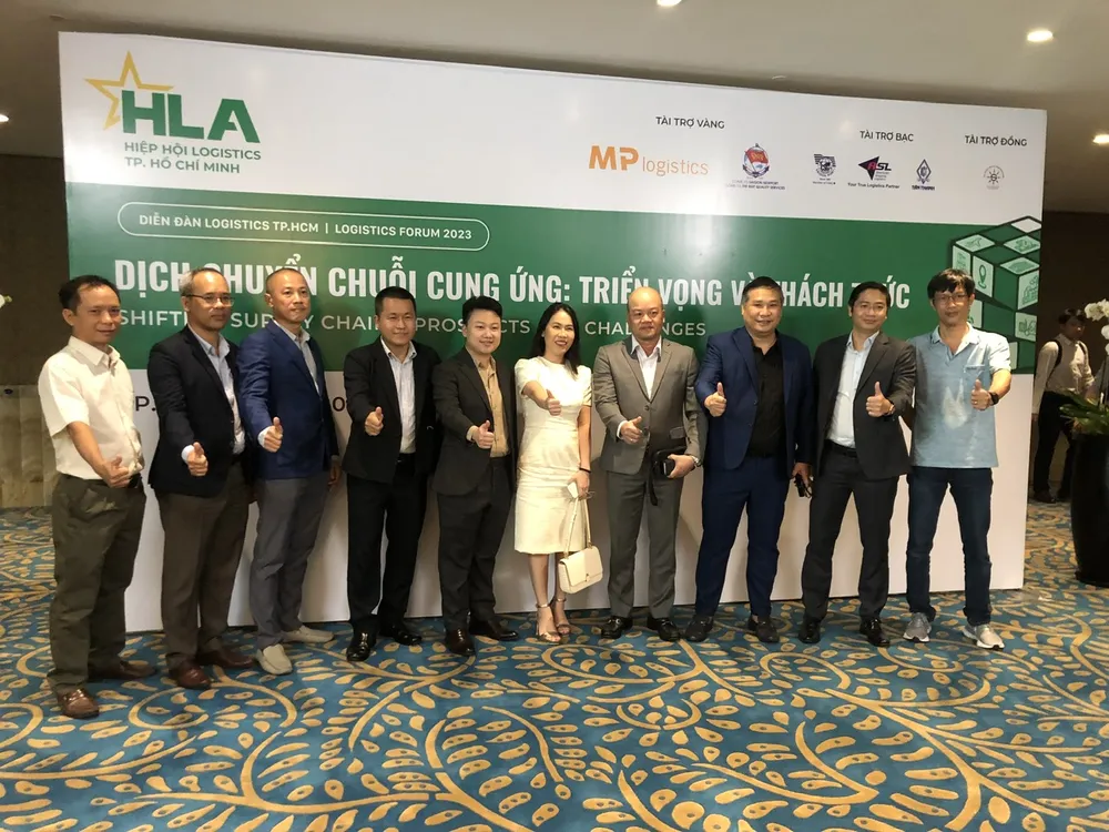 Các chuyên gia và doanh nghiệp tham dự tại diễn đàn chiều 29-11. Ảnh: QUỐC HÙNG Các chuyên gia và doanh nghiệp tham dự tại diễn đàn chiều 29-11. Ảnh: QUỐC HÙNG