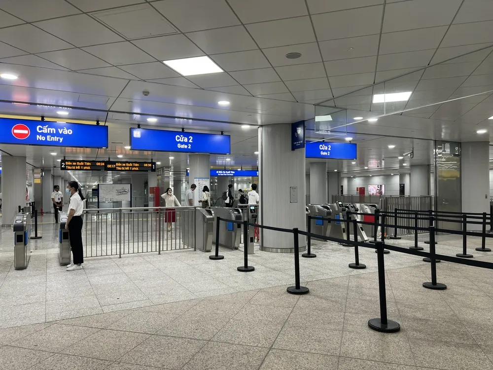 TPHCM: Cấp thẻ căn cước, tài khoản định danh điện tử cho công dân tại nhà ga metro