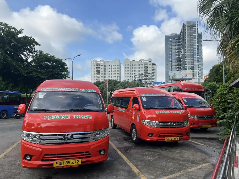 TPHCM dừng hoạt động xe đưa đón cán bộ công chức viên chức người lao động từ phường Bình Dương và phường Vũng Tàu về phường Sài Gòn làm việc sau 4 tháng triển khai. Ảnh: QUỐC HÙNG