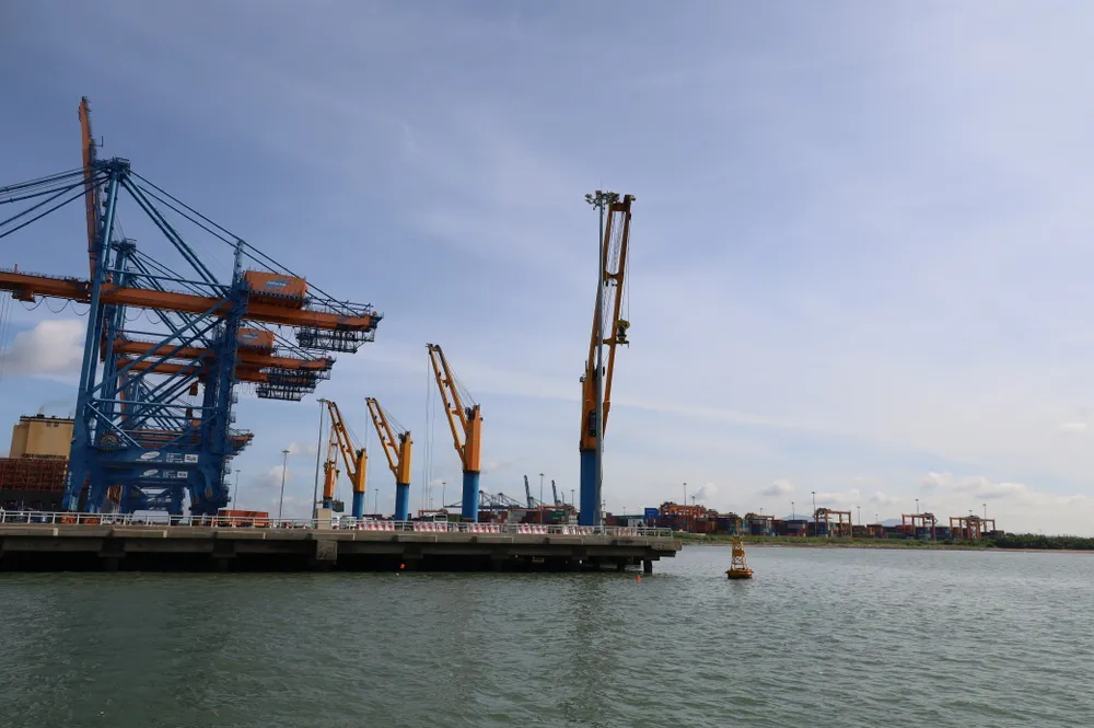 Thu phí hạ tầng cảng biển tái đầu tư hạ tầng kết nối cảng biển. Ảnh: QUỐC HÙNG