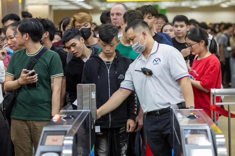 Dịp Tết Dương lịch 2026: Tuyến metro số 1 quá tải